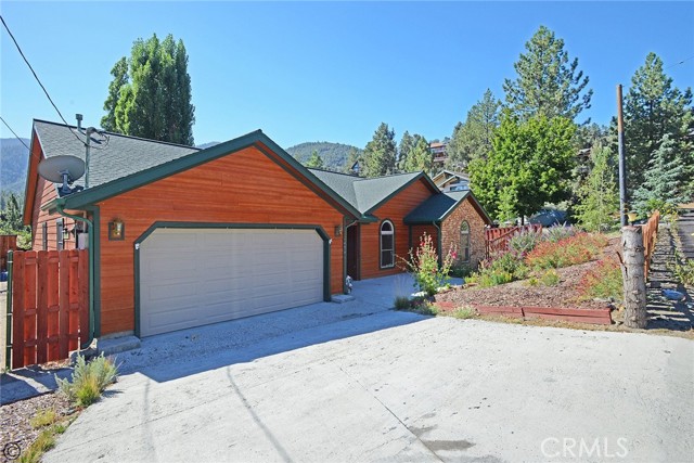 driveway w/ garage