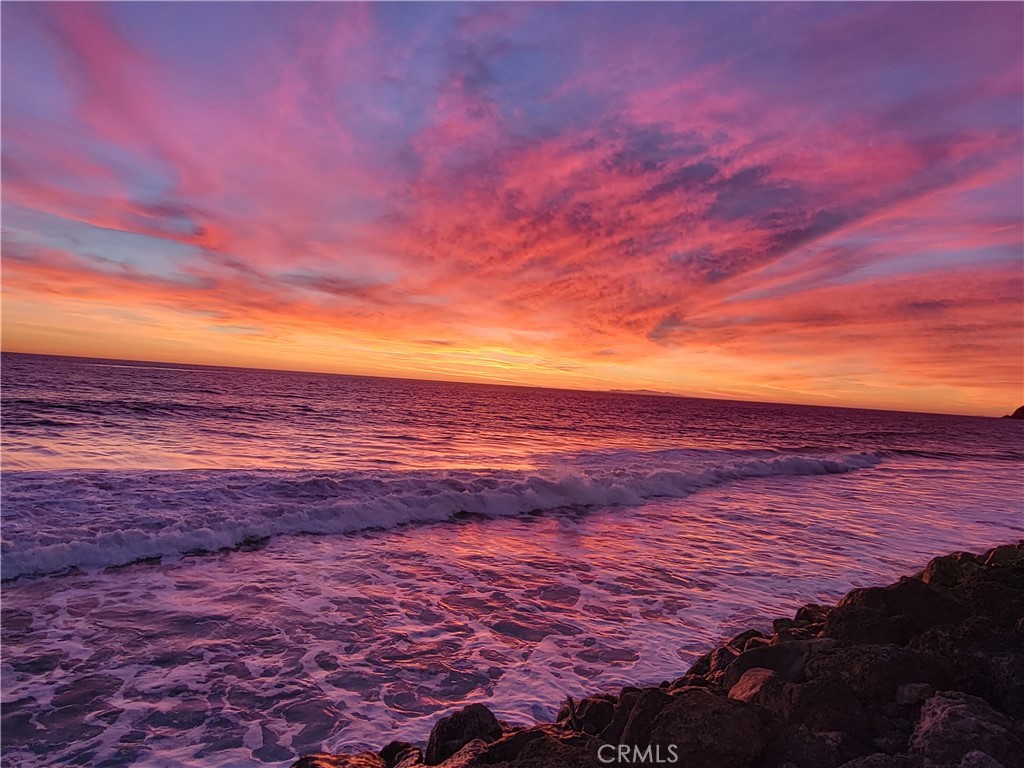 https://media.crmls.org/medias/5e765742-265c-4c1a-bcd4-08b1073442b2.jpg?preset=X-Large