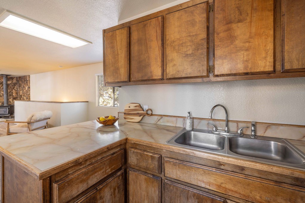 Detail Gallery Image 9 of 22 For 926 Angeles Bld, Big Bear City,  CA 92314 - 1 Beds | 1 Baths