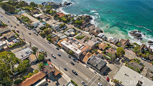 2037 Coast Hwy, Laguna Beach CA: https://media.crmls.org/medias/5e77b91e-395b-45a3-bea8-44e9e96a424e.jpg