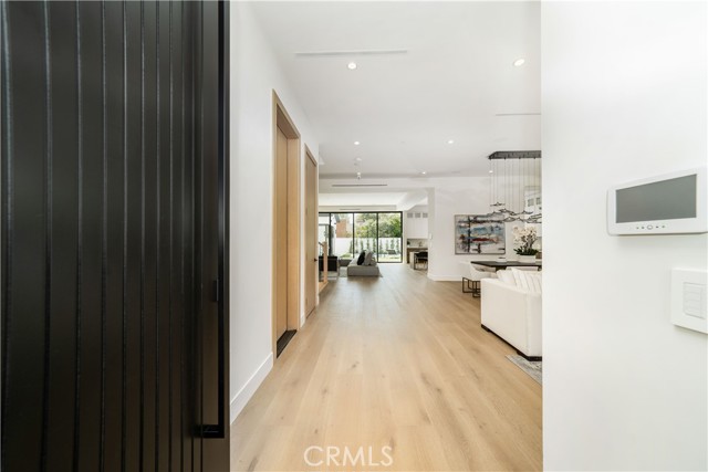 Detail Gallery Image 8 of 29 For 4919 Mammoth Ave, Sherman Oaks,  CA 91423 - 5 Beds | 6/1 Baths