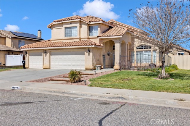 Detail Gallery Image 3 of 41 For 13044 San Lucas, Victorville,  CA 92392 - 4 Beds | 2/1 Baths
