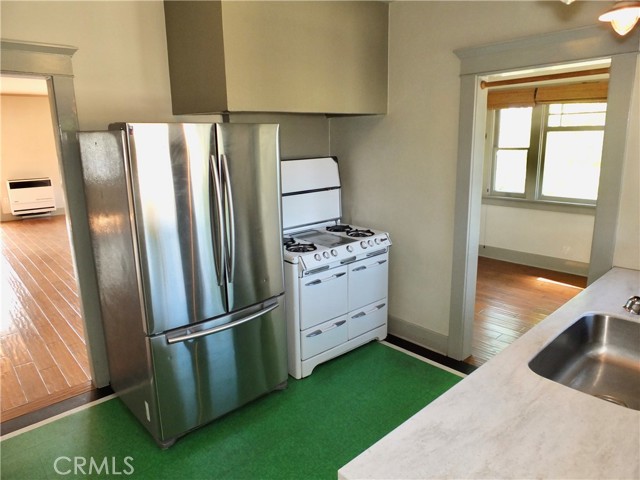 Detail Gallery Image 16 of 24 For 353 Newport Ave, Long Beach,  CA 90814 - 2 Beds | 1 Baths