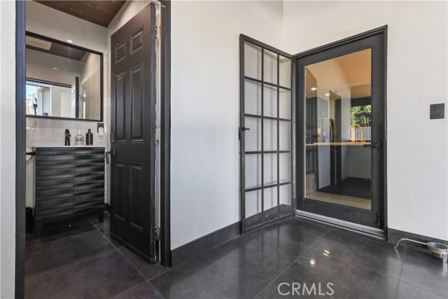 Detail Gallery Image 37 of 40 For 2240 N Parish, Burbank,  CA 91504 - 4 Beds | 2 Baths