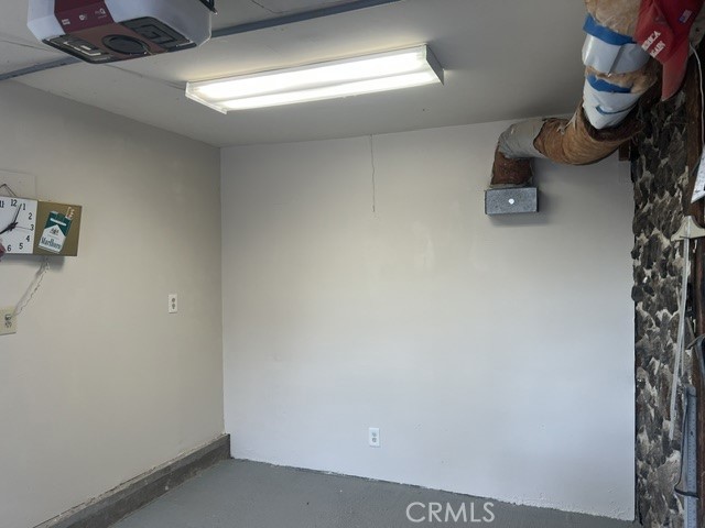 https://media.crmls.org/medias/5e7b5a9b-dae3-4607-be2e-f20d85610437.jpg?preset=X-Large