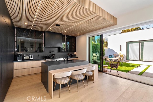 Detail Gallery Image 14 of 44 For 5347 Natick Ave, Sherman Oaks,  CA 91411 - 5 Beds | 5/1 Baths