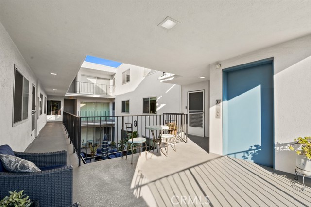 Detail Gallery Image 9 of 30 For 2101 E 2nd St #305,  Long Beach,  CA 90803 - 2 Beds | 2 Baths