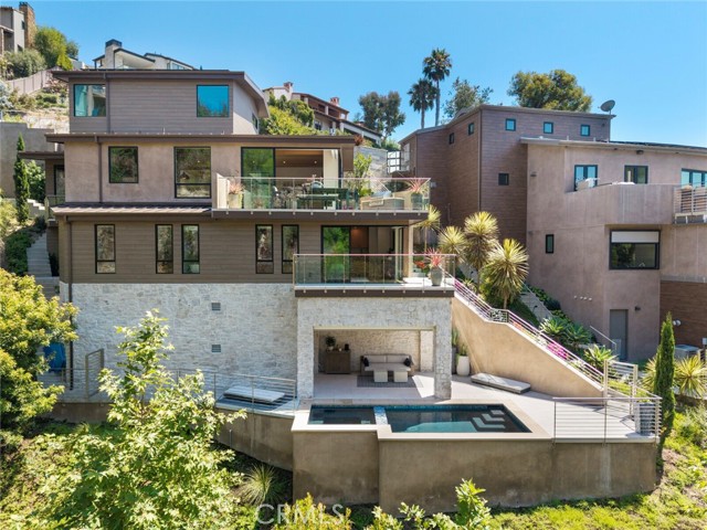702 Diamond, Laguna Beach CA: https://media.crmls.org/medias/5e7e40c6-d70c-4764-b153-c6266140c4f8.jpg
