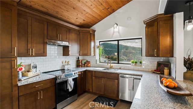 Detail Gallery Image 14 of 35 For 10214 El Dorado Way, Kelseyville,  CA 95451 - 4 Beds | 3 Baths