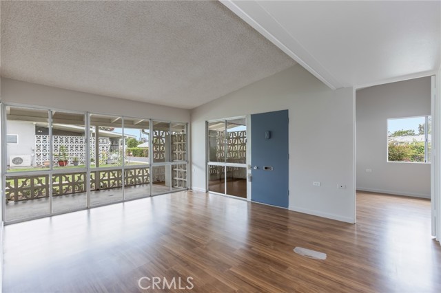Detail Gallery Image 16 of 49 For 1462 Golden Rain Rd, Seal Beach,  CA 90740 - 2 Beds | 1 Baths