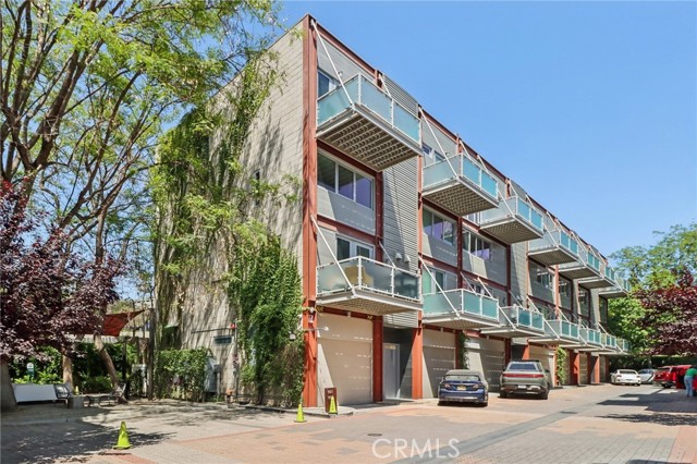 3450 Cahuenga W Boulevard, Los Angeles CA: https://media.crmls.org/medias/5e805622-6276-4e7f-a1db-b9e56e112903.jpg