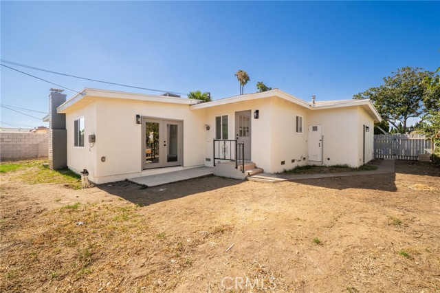 321 W Scott Street, Rialto CA: https://media.crmls.org/medias/5e80a955-43d4-49c1-a7ae-fd549d3de5c0.jpg