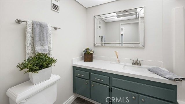 2601 E Ocean Boulevard, Long Beach CA: https://media.crmls.org/medias/5e80f817-bd13-4c19-91f1-fd5e60cb8724.jpg