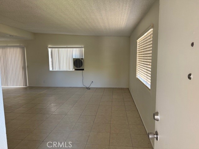 Detail Gallery Image 2 of 14 For 453 E Lancaster, Lancaster,  CA 93535 - 2 Beds | 2 Baths