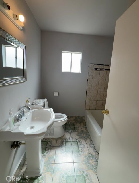 Detail Gallery Image 4 of 11 For 2788 N E St, San Bernardino,  CA 92405 - 3 Beds | 2 Baths