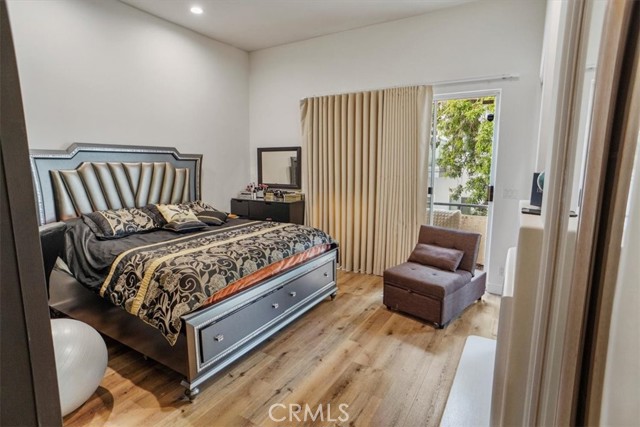 Detail Gallery Image 9 of 15 For 1819 Holmby #104,  Los Angeles,  CA 90025 - 2 Beds | 3 Baths