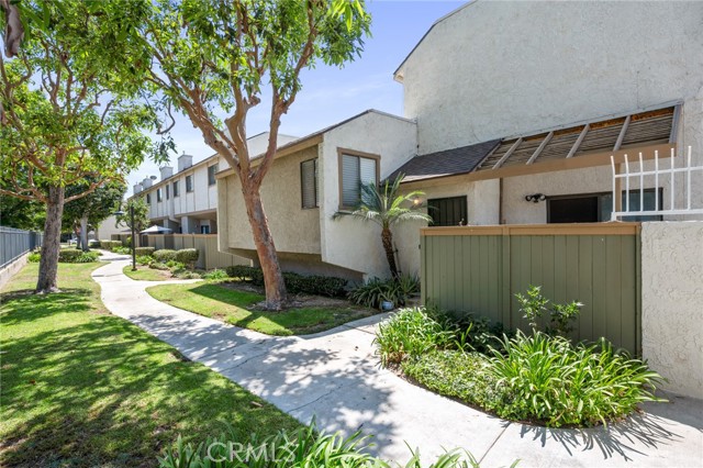 Detail Gallery Image 7 of 44 For 2005 W Culver Ave #11,  Orange,  CA 92868 - 3 Beds | 2 Baths