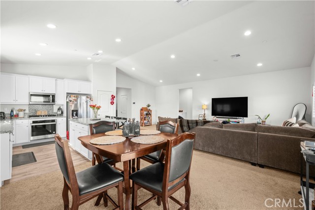 Detail Gallery Image 16 of 44 For 10657 Appaloosa, Hesperia,  CA 92345 - 4 Beds | 3 Baths