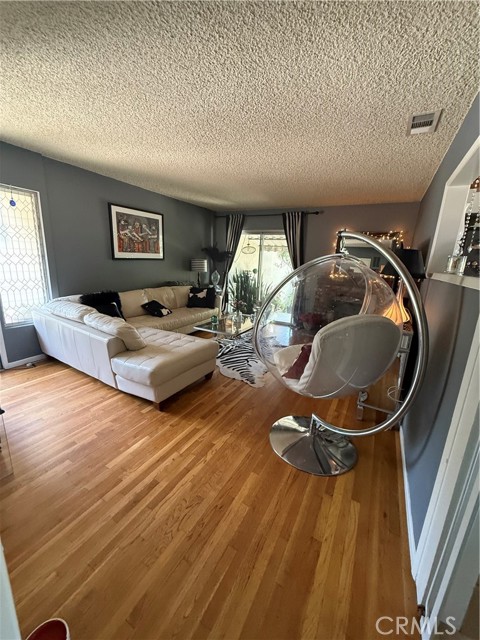 4535 Ramsdell Avenue, La Crescenta CA: https://media.crmls.org/medias/5e840766-bcd8-447d-8549-c98c78ded63c.jpg
