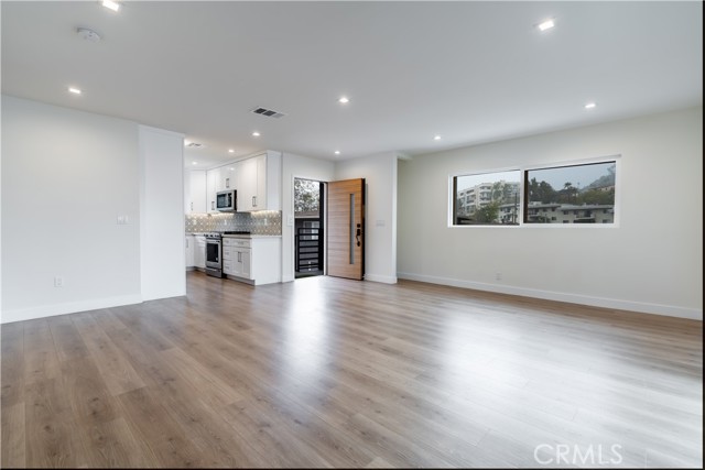 Detail Gallery Image 9 of 73 For 3362 Bellota, Los Angeles,  CA 90027 - 5 Beds | 5 Baths