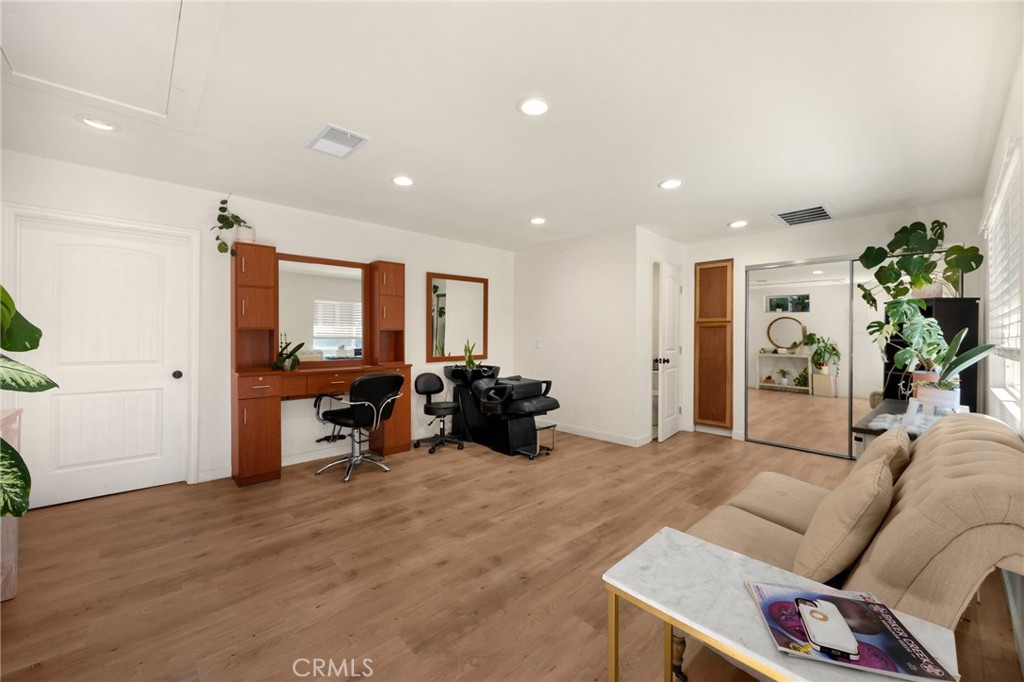 5e84b93c 6be7 4d21 81a6 A5e2b1cb03a3