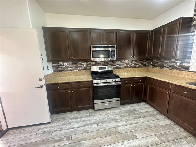 17175 MONTERREY PINES Lane, Canyon Country CA: https://media.crmls.org/medias/5e851a3b-3e49-4712-9ca6-13c4cfadb1c3.jpg
