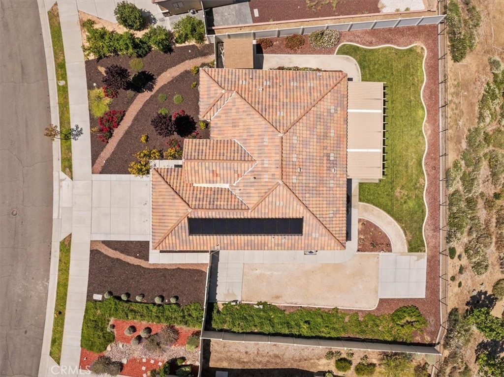 https://media.crmls.org/medias/5e857b76-9168-440a-9d58-e717104d8df0.jpg?preset=X-Large
