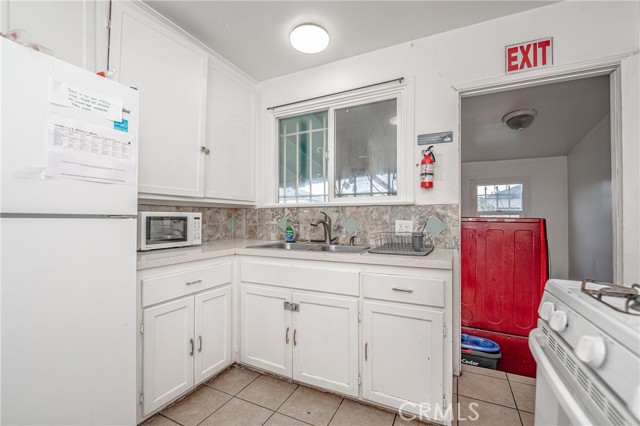 Detail Gallery Image 11 of 30 For 3834 West Bld, Los Angeles,  CA 90008 - 3 Beds | 1 Baths