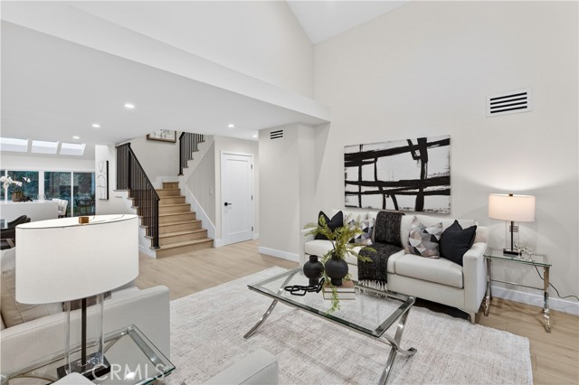 Detail Gallery Image 4 of 41 For 5506 Forest Cove, Agoura Hills,  CA 91301 - 4 Beds | 3/1 Baths