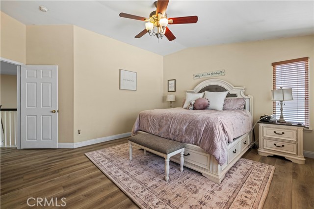 28436 Calex Drive, Valencia CA: https://media.crmls.org/medias/5e872bef-fc4b-4c1b-9fce-eeaece7367b0.jpg