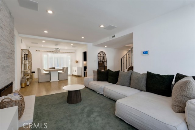 22828 Hartland Street photo 6