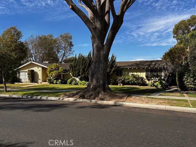 Detail Gallery Image 1 of 1 For 5401 E El Parque St, Long Beach,  CA 90815 - 4 Beds | 3 Baths