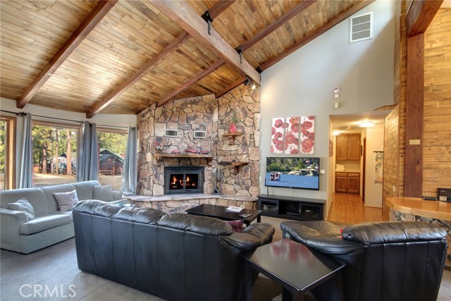 Detail Gallery Image 5 of 34 For 520 Pinewood Ct, Big Bear City,  CA 92314 - 3 Beds | 2/1 Baths