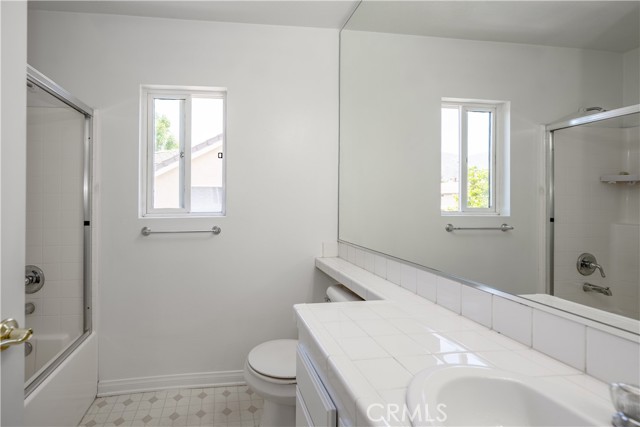 Detail Gallery Image 15 of 20 For 13056 Hagar St, Sylmar,  CA 91342 - 4 Beds | 3 Baths