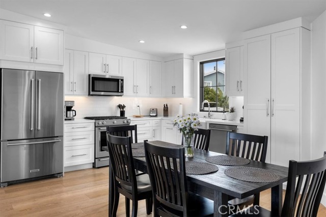 2406 Silverstrand Avenue, Hermosa Beach CA: https://media.crmls.org/medias/5e8ad49d-467a-422e-b23d-a68e47353c66.jpg