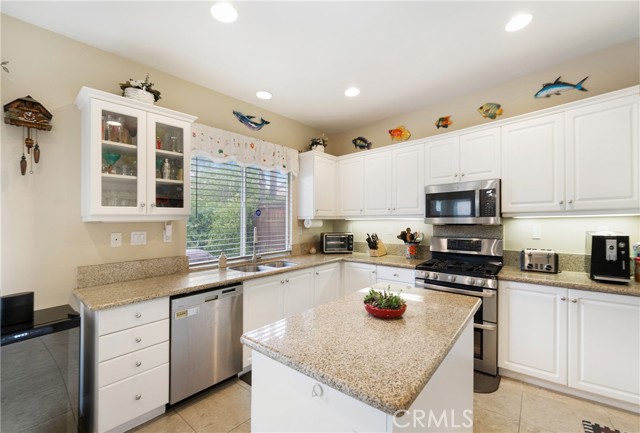13 Arborside Way, Mission Viejo CA: https://media.crmls.org/medias/5e8cf8eb-6f3c-4ccc-a251-fbf91886a063.jpg
