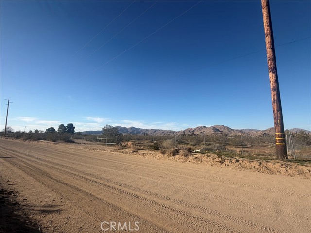 Detail Gallery Image 3 of 6 For 31020 Pawnee Rd, Lucerne Valley,  CA 92356 - – Beds | – Baths