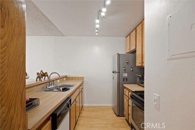 Detail Gallery Image 9 of 17 For 20930 #115 Parthenia, Canoga Park,  CA 91304 - 1 Beds | 1 Baths