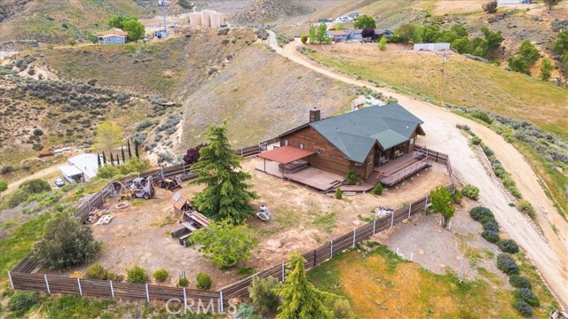 770 Roads End, Lebec CA: https://media.crmls.org/medias/5e8da59f-9296-4fb6-95a7-7068b93915db.jpg