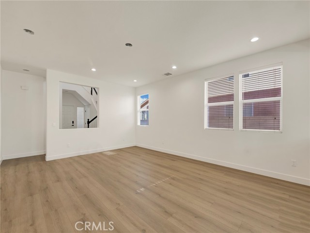 Detail Gallery Image 11 of 29 For 28374 Stansfield Ln, Saugus,  CA 91350 - 3 Beds | 3 Baths