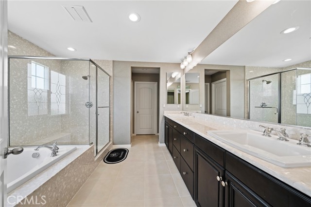 12729 Indian Ocean Drive, Etiwanda CA: https://media.crmls.org/medias/5e8e038c-2089-4f9d-83fe-81499544978a.jpg