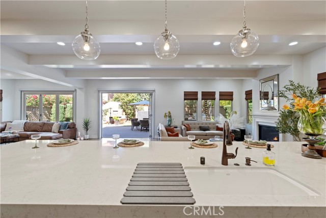 Detail Gallery Image 4 of 46 For 9 Spanish Moss, Irvine,  CA 92602 - 6 Beds | 5 Baths