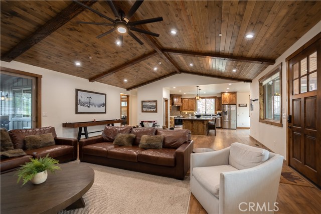 Detail Gallery Image 6 of 38 For 1618 Tuolumne Rd, Big Bear City,  CA 92314 - 4 Beds | 3/1 Baths