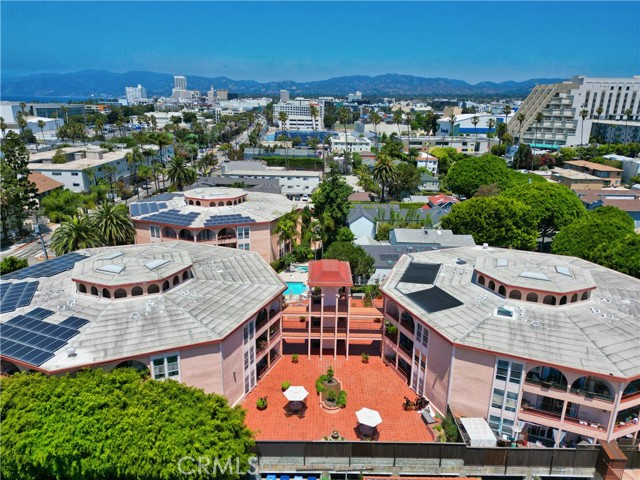 2025 4th Street, Santa Monica CA: https://media.crmls.org/medias/5e9003d7-1554-4019-9f92-66ba2ea8a385.jpg