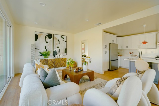 712 N Chestnut Avenue, Los Angeles CA: https://media.crmls.org/medias/5e901868-76f6-4ee0-b97d-8ddcea3e61af.jpg
