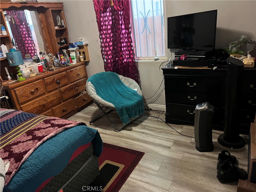 https://media.crmls.org/medias/5e90ab86-3d29-4b15-8d5f-032ff5ddf367.jpg?preset=X-Large
