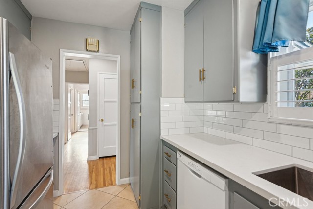 17048 Baltar Street, Lake Balboa CA: https://media.crmls.org/medias/5e90c9b2-8f47-46af-98c0-3e2273a6ff4b.jpg