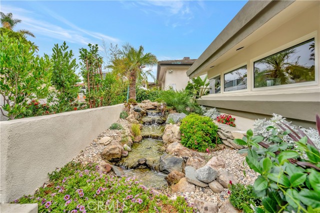Detail Gallery Image 4 of 68 For 553 Temple Hills Dr, Laguna Beach,  CA 92651 - 5 Beds | 4/1 Baths