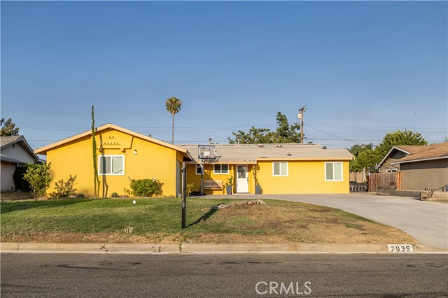 Detail Gallery Image 1 of 1 For 7935 Dumond Dr, Fontana,  CA 92336 - 3 Beds | 2 Baths