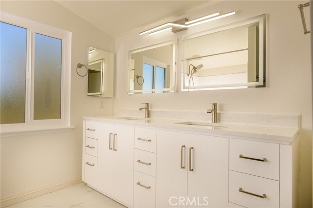 Detail Gallery Image 12 of 59 For 1202 Villanova Pl, Riverside,  CA 92506 - 3 Beds | 2/1 Baths